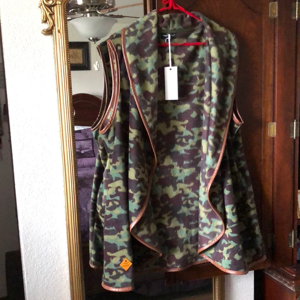 Brand new, never worn camouflage vest